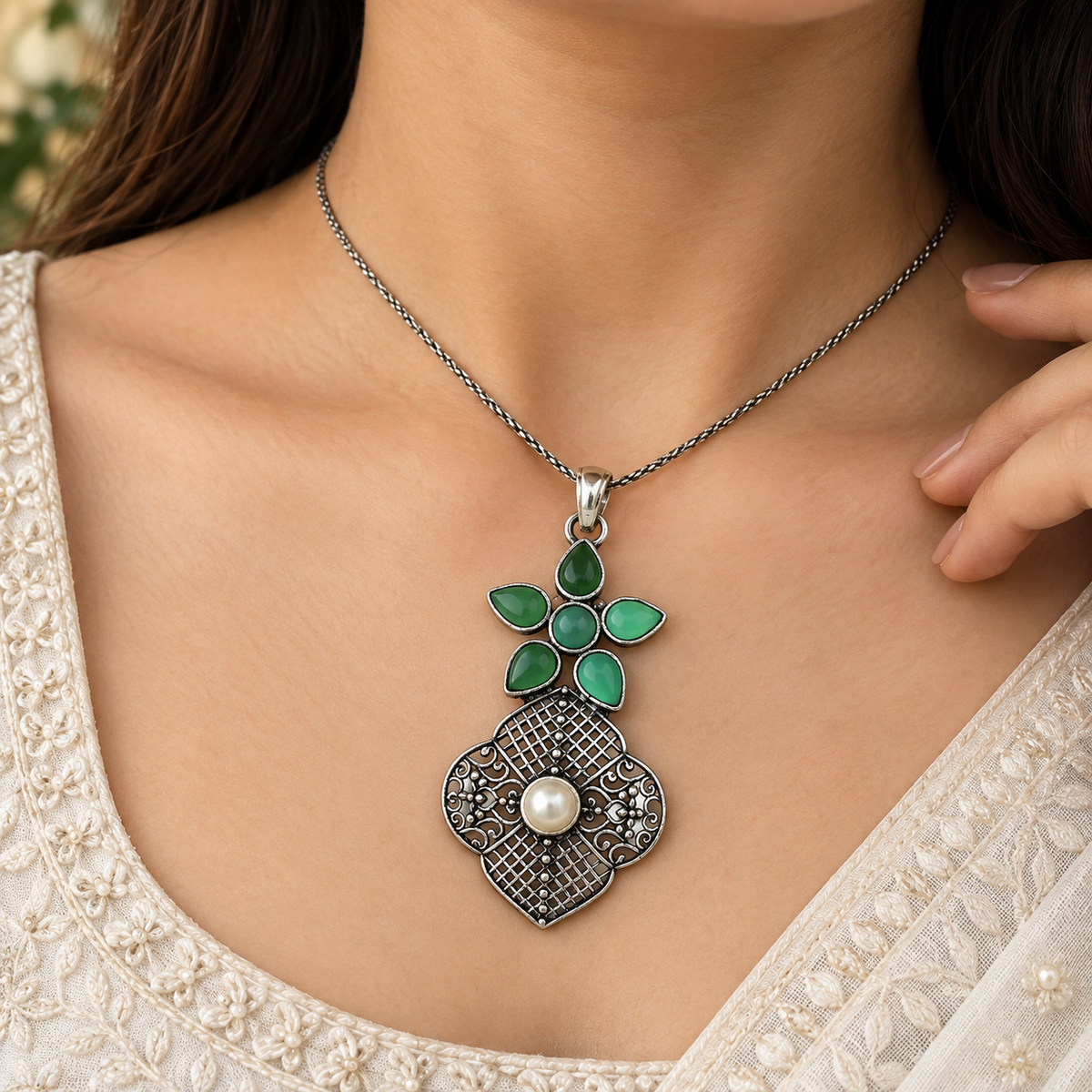 Green Quartz Pearl Pendant, Vintage Silver Tone Boho Charm PEN729-SLV-LPRL-LQUA07