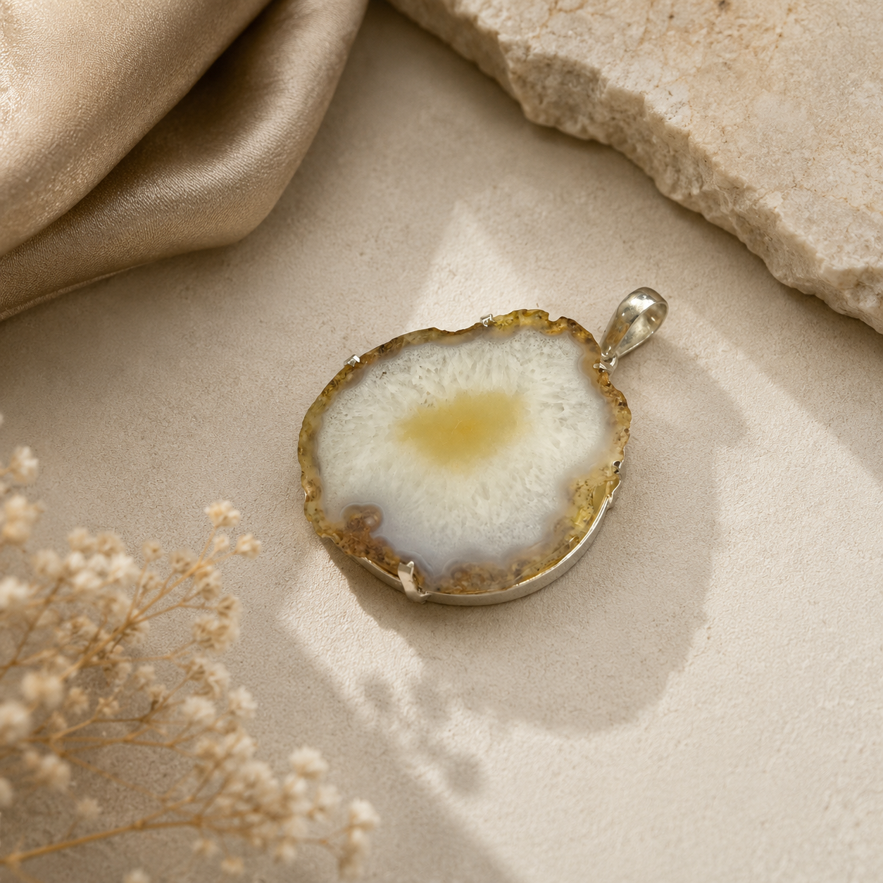 Natural Agate Slice Pendant, Silver Tone Boho Statement Jewelry PEN77-SLV-NSAG01