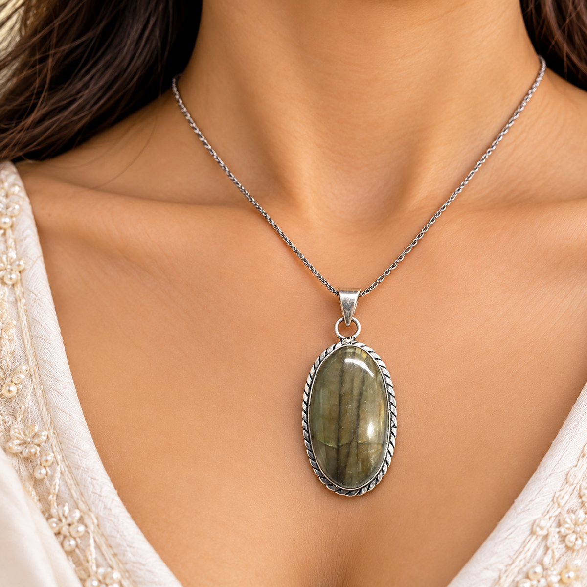 Oval Labradorite Rope Silver-Tone Pendant PEN784-SLV-NLBD01