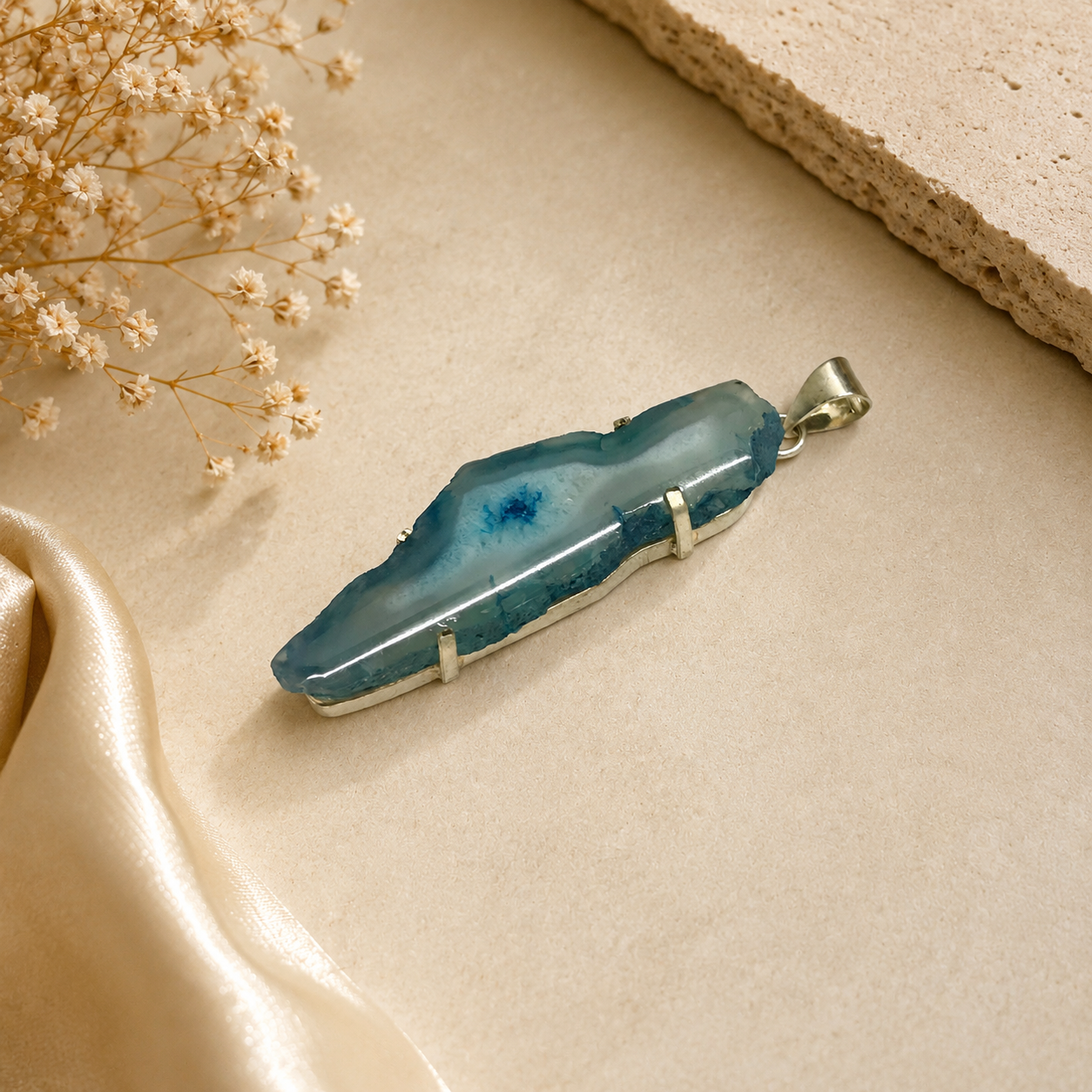 Natural Blue Agate Slice Pendant, Silver Tone Boho Statement Jewelry PEN87-SLV-NSAG01