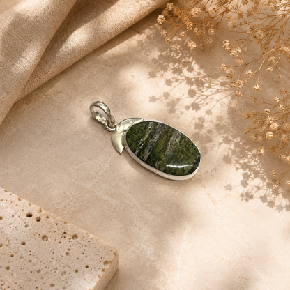 Natural Seraphinite Pendant Green Oval Gemstone Silver Boho Jewelry PEN95-SLV-NSRP01