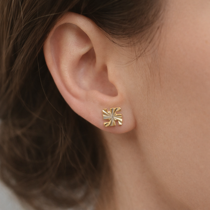 Minimalist Plain Striped Heart Gold Stud Earrings ST02-GLD