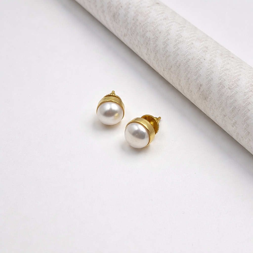 Minimal Pearl Stud Earrings for Women Elegant Everyday Jewelry ST12-GLD