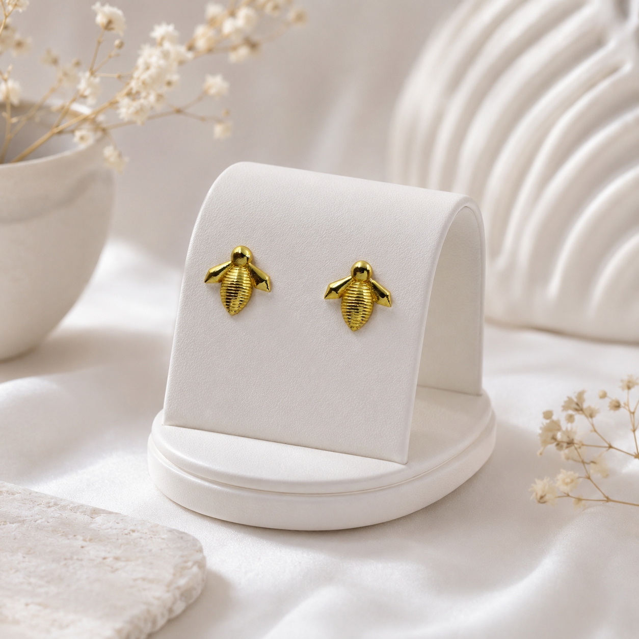 Gold Plated Bee Stud Earrings for Women Cute Minimalist Jewelry ST28-GLD